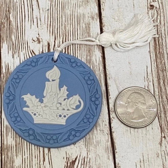 Vintage WEDGWOOD Blue JasperWare Christmas Candle Holly Boxed Christmas Ornament - Picture 6 of 10